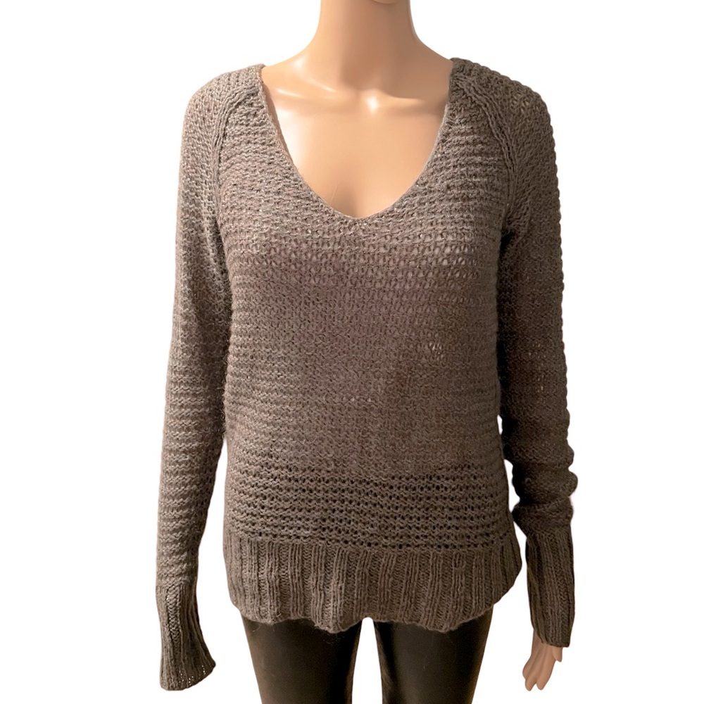 Beautiful knit sweater 🍁